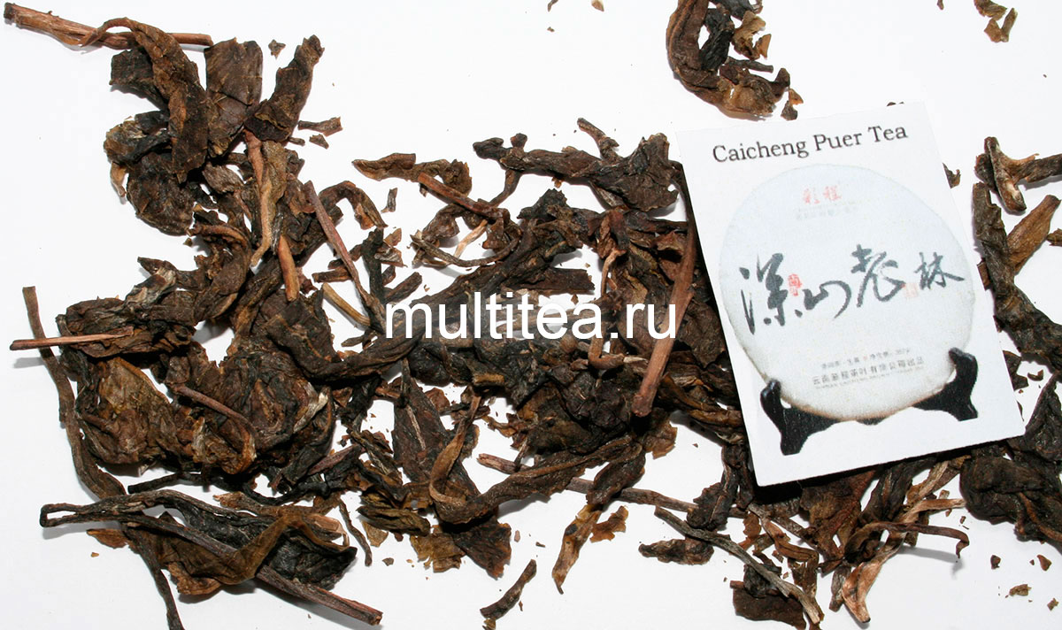 Шен пуэр CaiCheng 2016 года листья крупным планом