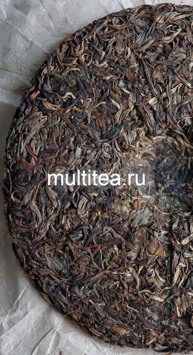 обратная сторона блина шен пуэра Early Spring in ZheDong из Si Mao - фото без фотовспышки